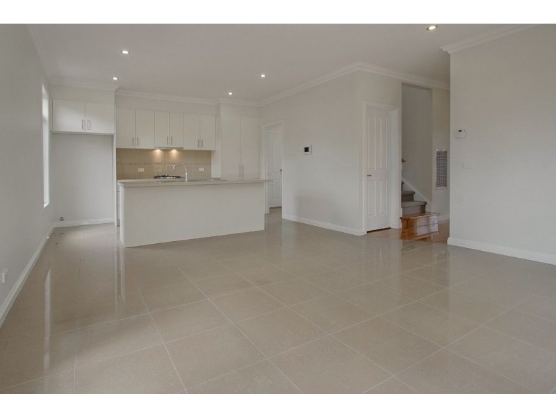 2/15 East India Avenue, Nunawading VIC 3131