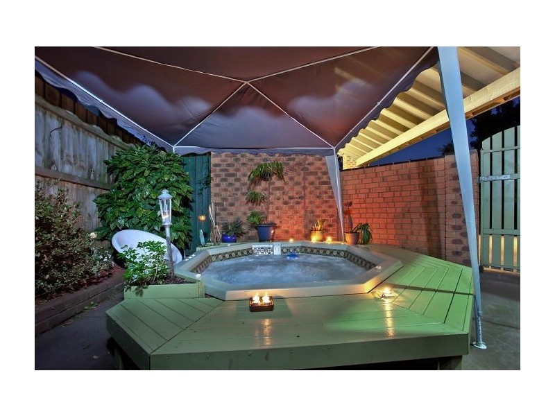 6 Beaumont Place, Wheelers Hill VIC 3150