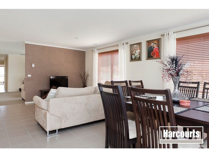 64 Ridgemont Drive, Berwick VIC 3806