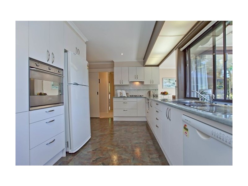 11 Westlands Road, Glen Waverley VIC 3150