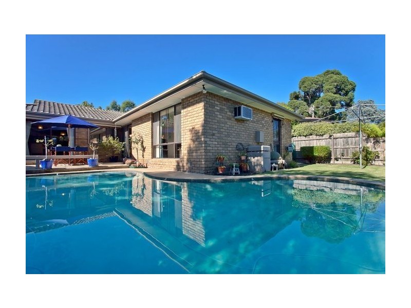 11 Westlands Road, Glen Waverley VIC 3150