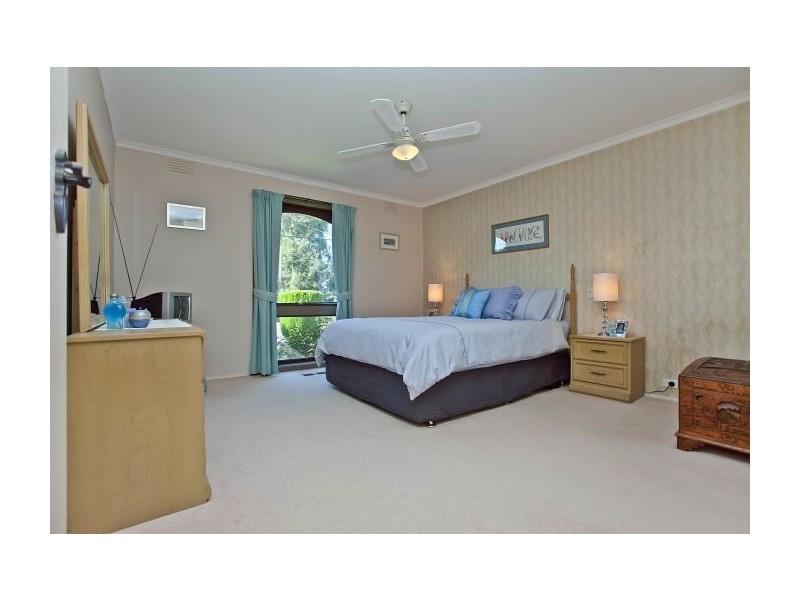 11 Westlands Road, Glen Waverley VIC 3150