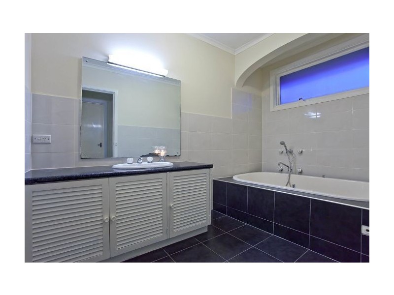 8 Timmins Court, Wheelers Hill VIC 3150