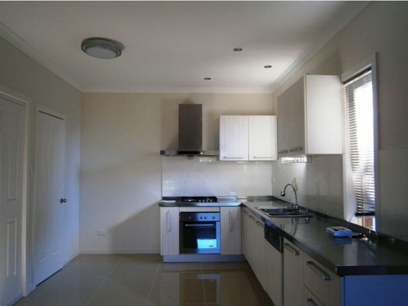 1/11 Aurisch Avenue, Glen Waverley VIC 3150