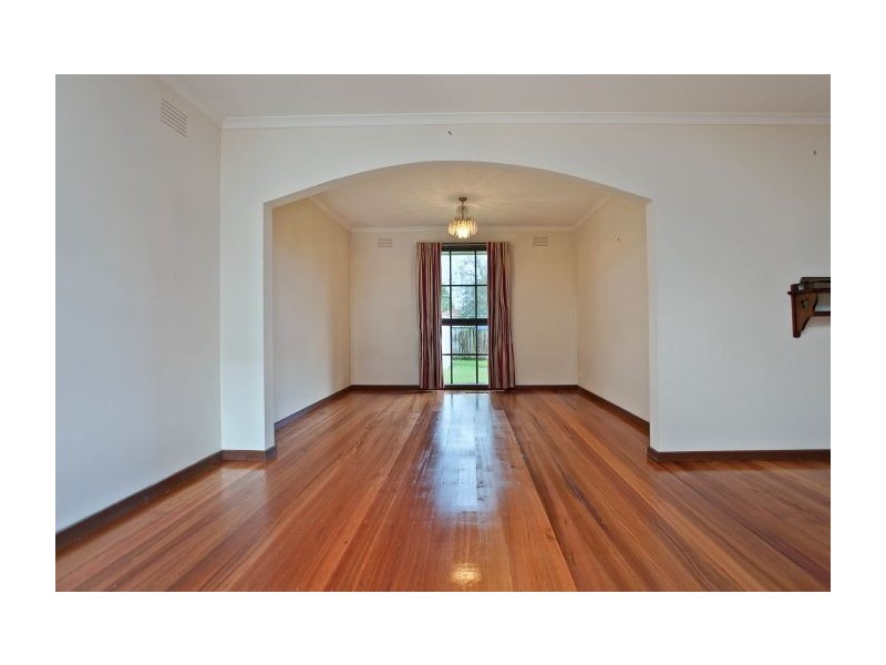 8 Lincoln Street, Burwood East VIC 3151