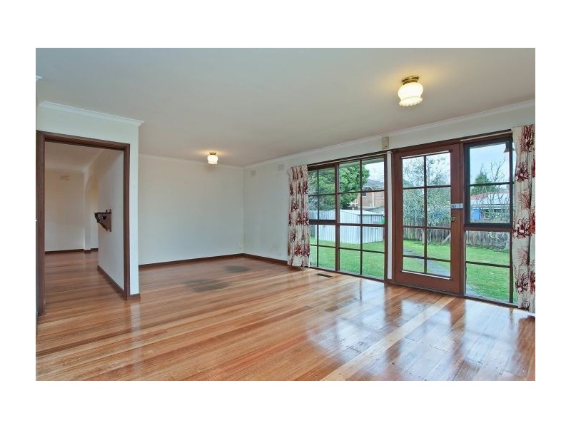 8 Lincoln Street, Burwood East VIC 3151