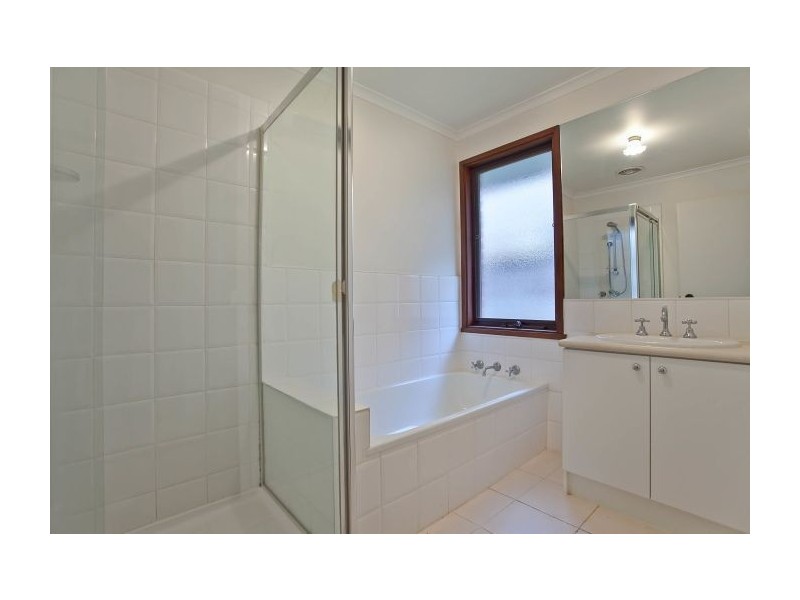 8 Lincoln Street, Burwood East VIC 3151