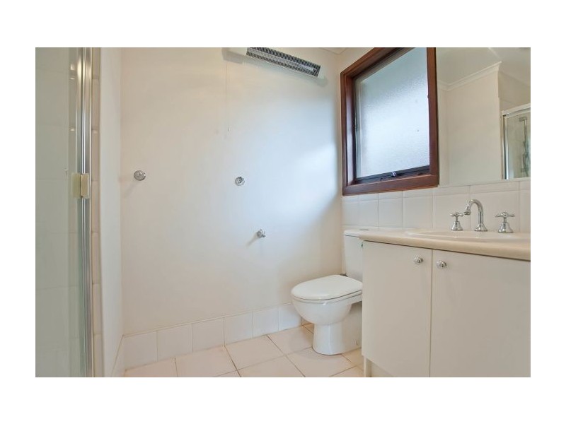 8 Lincoln Street, Burwood East VIC 3151