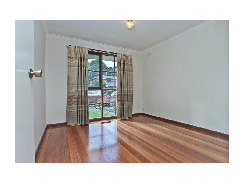 8 Lincoln Street, Burwood East VIC 3151