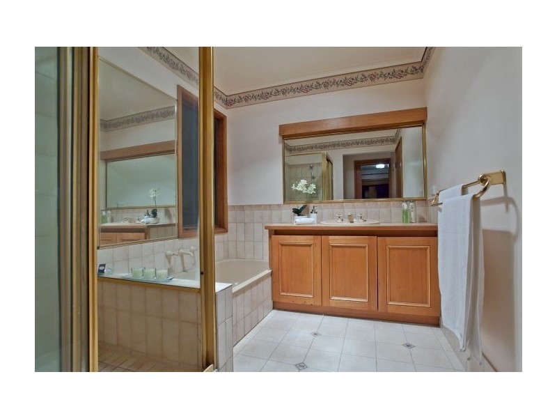 34 Clarke Court, Wheelers Hill VIC 3150