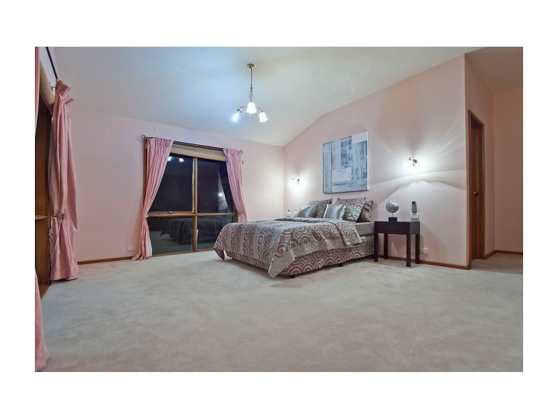 34 Clarke Court, Wheelers Hill VIC 3150