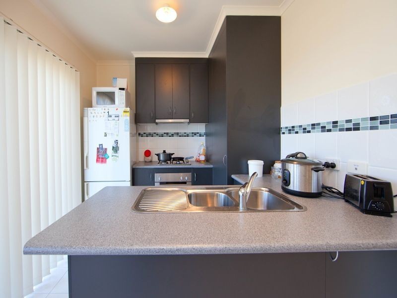 1/103 Army Road, Pakenham VIC 3810