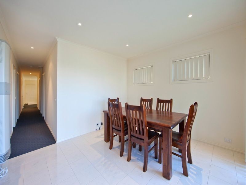 1/103 Army Road, Pakenham VIC 3810