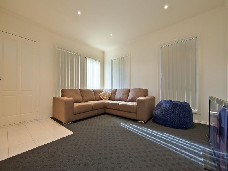 1/103 Army Road, Pakenham VIC 3810
