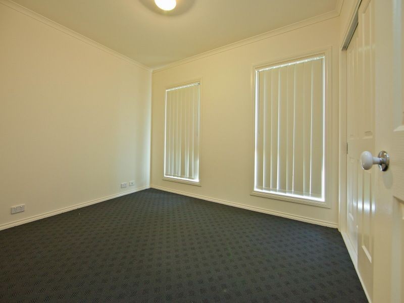 1/103 Army Road, Pakenham VIC 3810