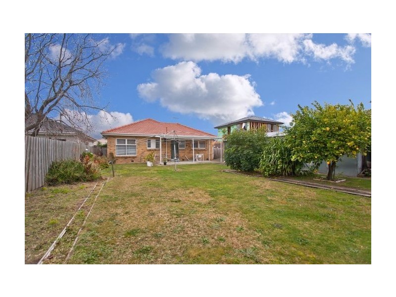 15 Merlyn Avenue, Clayton South VIC 3169