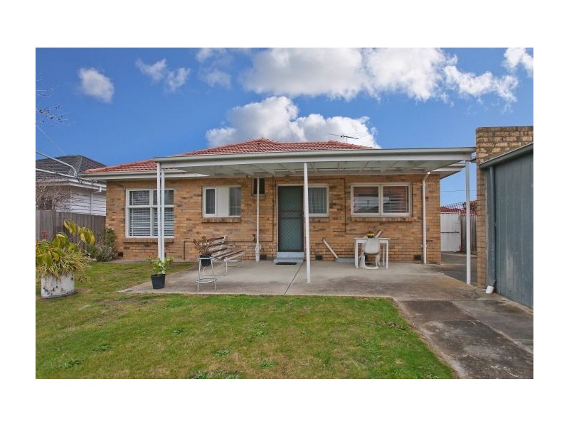 15 Merlyn Avenue, Clayton South VIC 3169