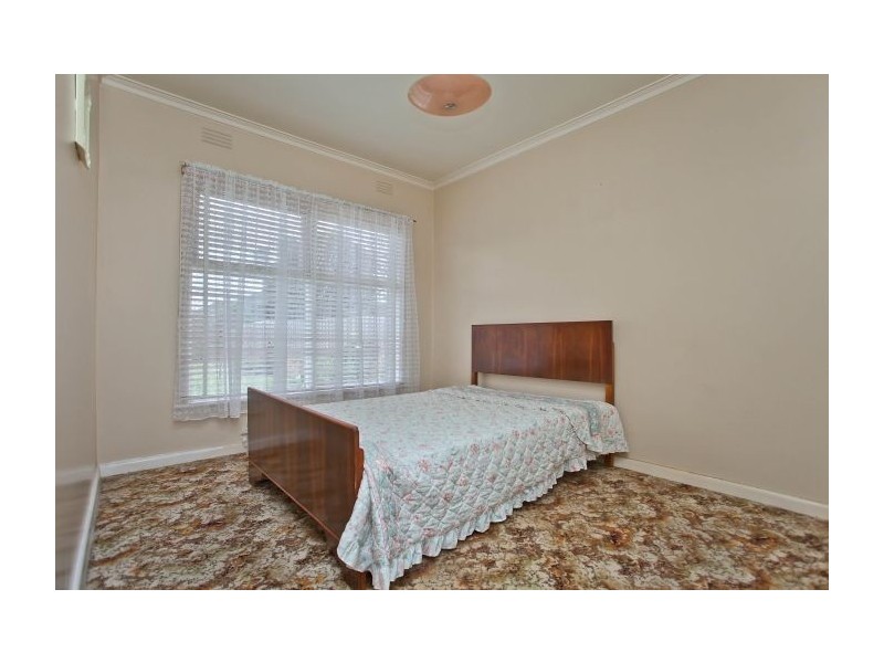 15 Merlyn Avenue, Clayton South VIC 3169