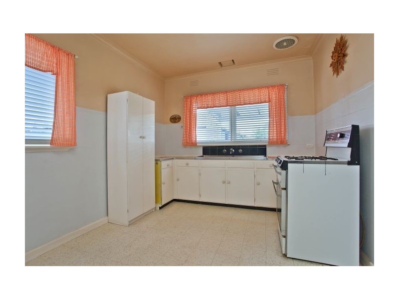 15 Merlyn Avenue, Clayton South VIC 3169