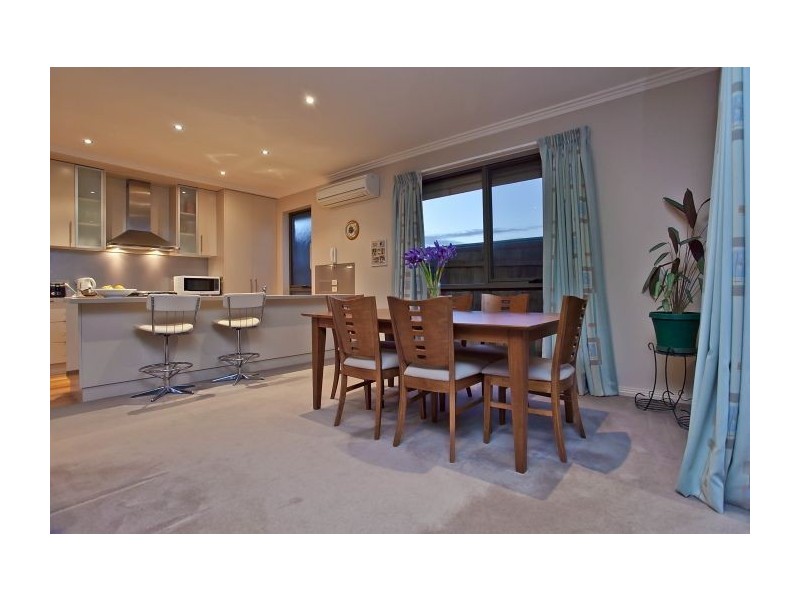 2/70 Hilton Street, Mount Waverley VIC 3149