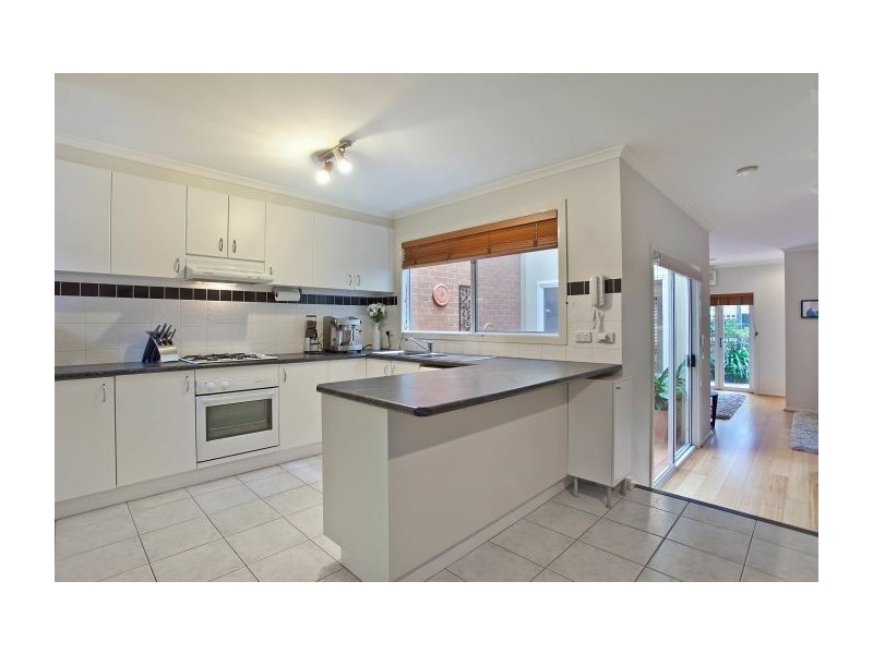 4 Tulloch Grove, Glen Waverley VIC 3150