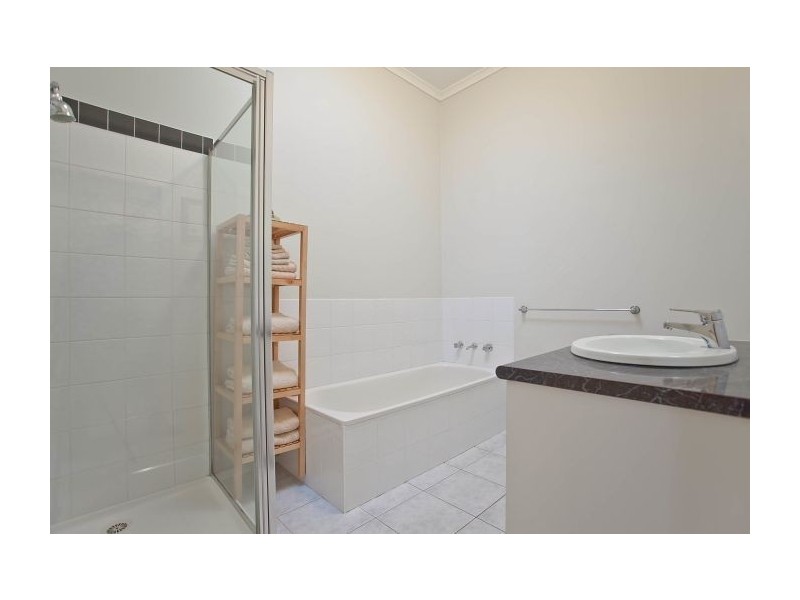 4 Tulloch Grove, Glen Waverley VIC 3150