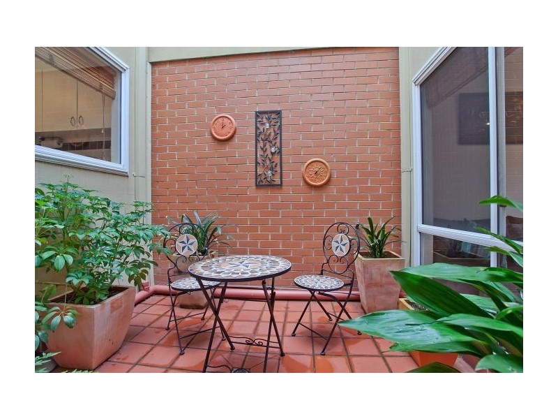 4 Tulloch Grove, Glen Waverley VIC 3150