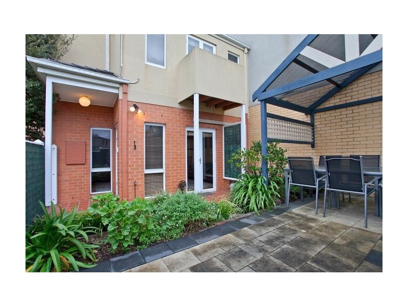 4 Tulloch Grove, Glen Waverley VIC 3150