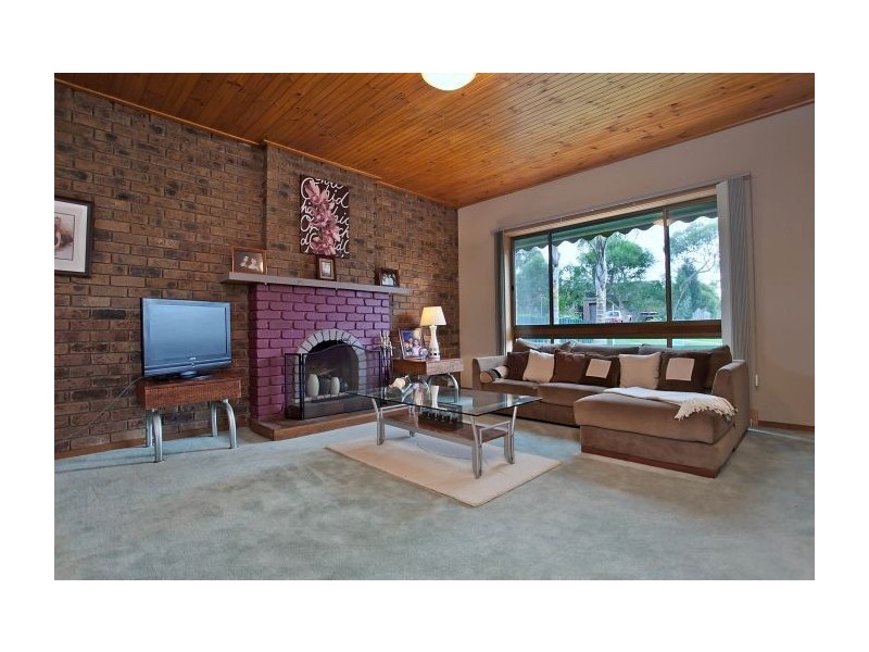 48 Amblecote Crescent, Mulgrave VIC 3170