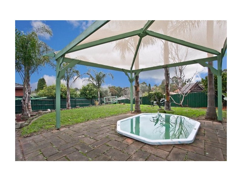 48 Amblecote Crescent, Mulgrave VIC 3170