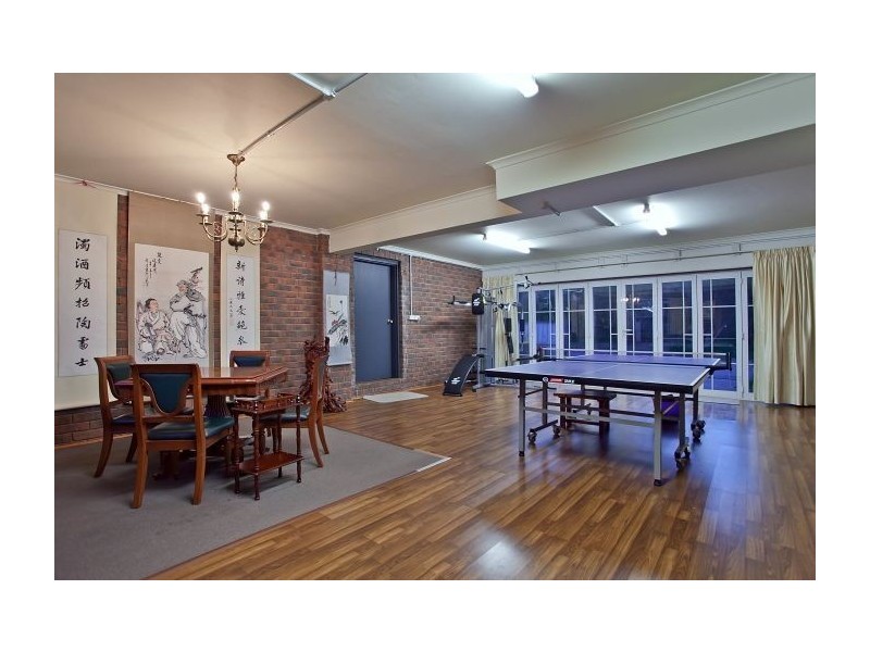 2 Heysham Drive, Wheelers Hill VIC 3150