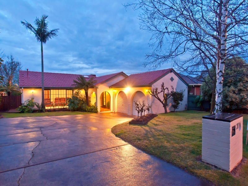 27 Remington Drive, Glen Waverley VIC 3150