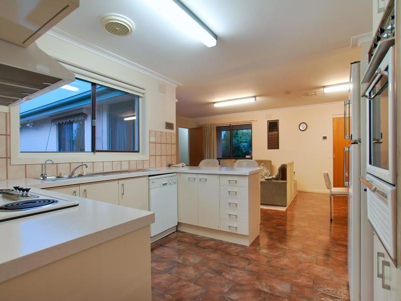 27 Remington Drive, Glen Waverley VIC 3150