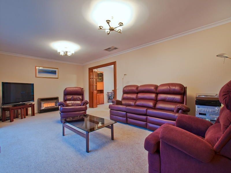 27 Remington Drive, Glen Waverley VIC 3150