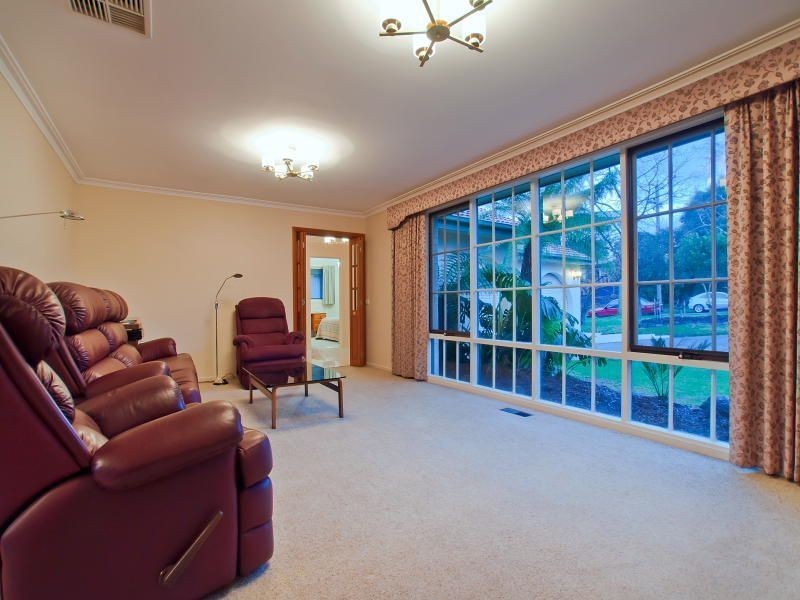 27 Remington Drive, Glen Waverley VIC 3150