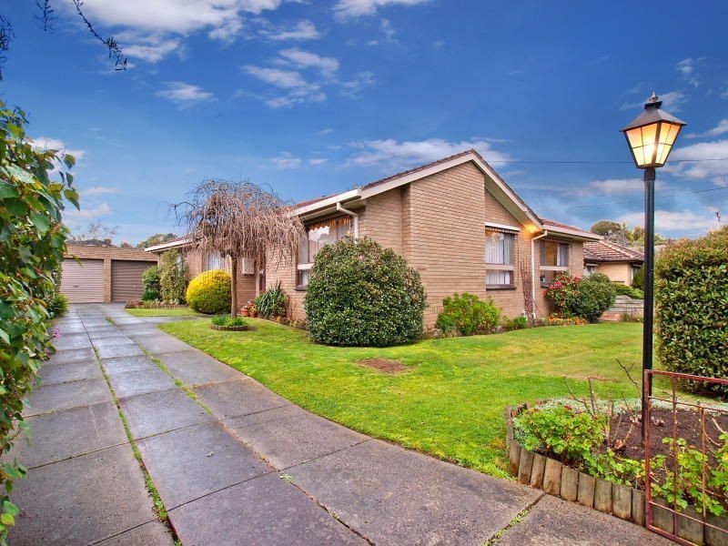 8 Bradstreet Road, Mount Waverley VIC 3149