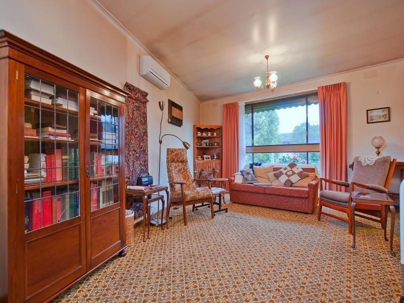 8 Bradstreet Road, Mount Waverley VIC 3149