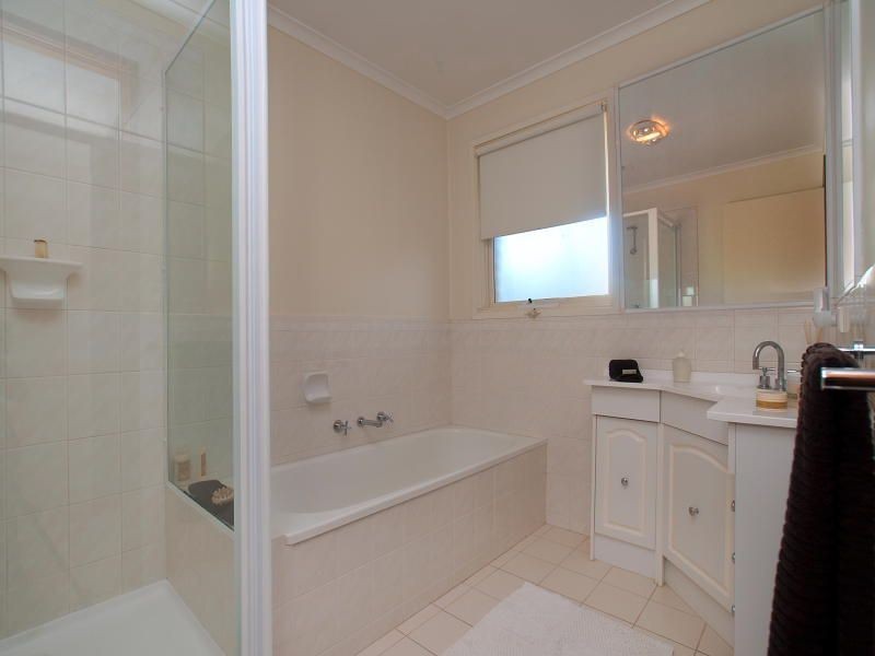 42 Galahad Crescent, Glen Waverley VIC 3150