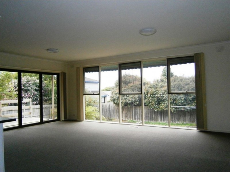 2 Crestmont Drive, Glen Waverley VIC 3150