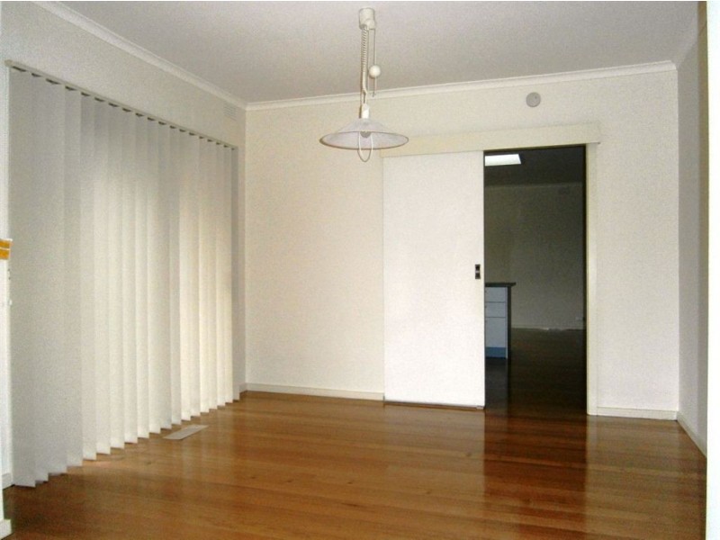 2 Crestmont Drive, Glen Waverley VIC 3150