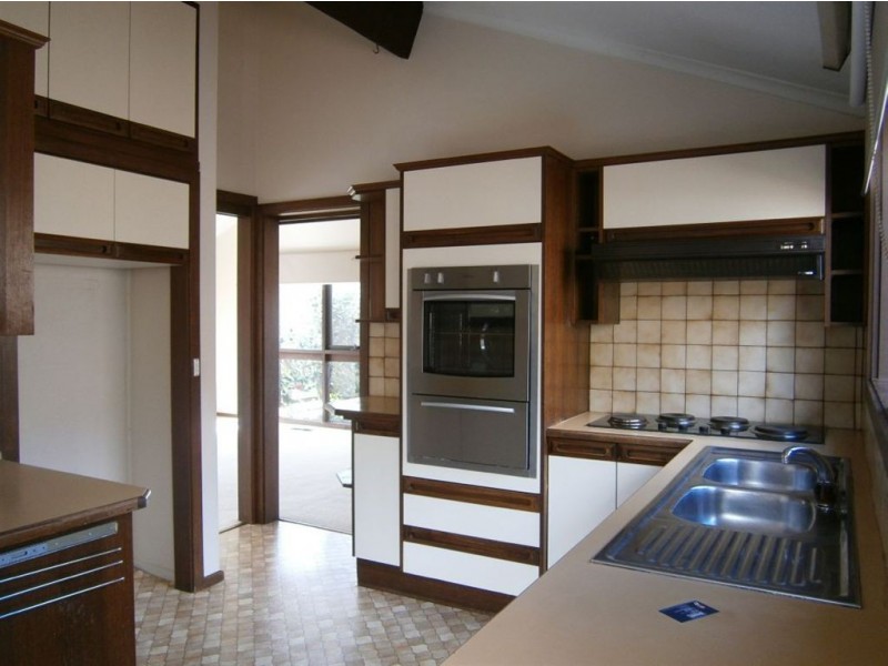 76 Petronella Avenue, Wheelers Hill VIC 3150