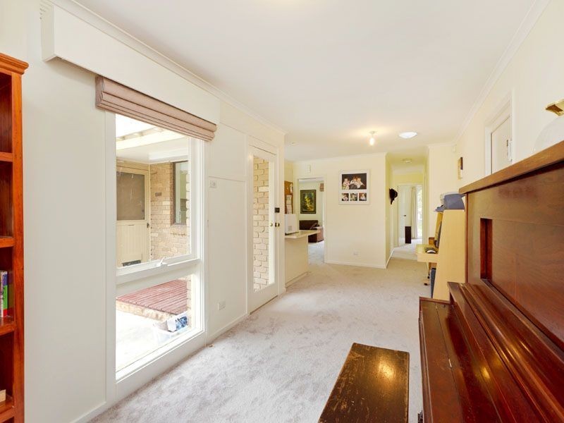 93 King Arthur Drive, Glen Waverley VIC 3150