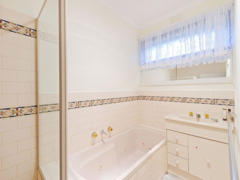 93 King Arthur Drive, Glen Waverley VIC 3150