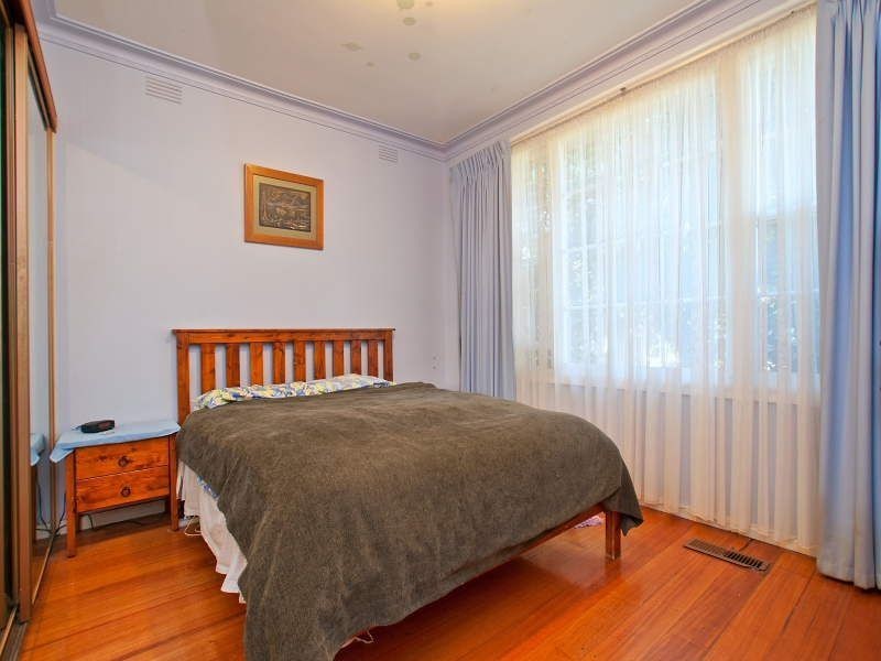 130 Watsons Road, Glen Waverley VIC 3150