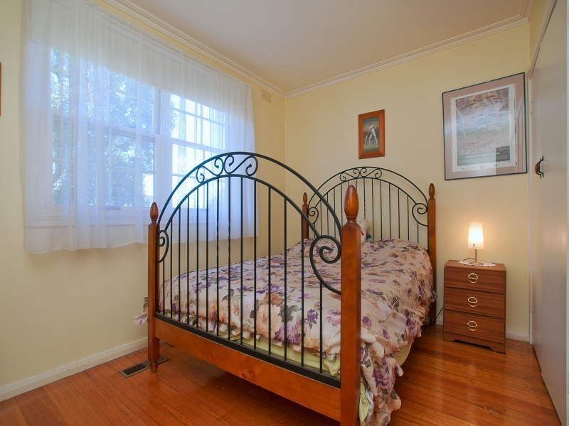 130 Watsons Road, Glen Waverley VIC 3150