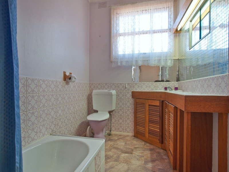 130 Watsons Road, Glen Waverley VIC 3150