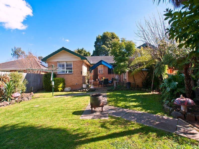130 Watsons Road, Glen Waverley VIC 3150