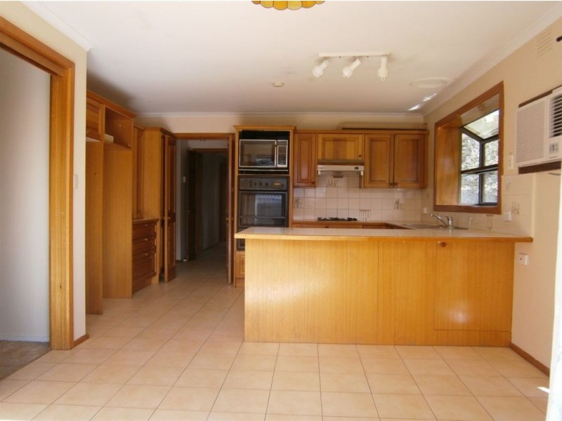 8 Shield Court, Glen Waverley VIC 3150