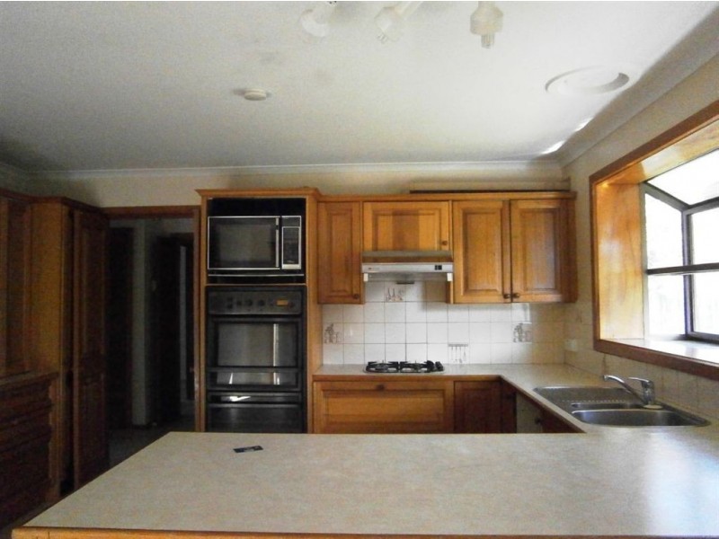 8 Shield Court, Glen Waverley VIC 3150