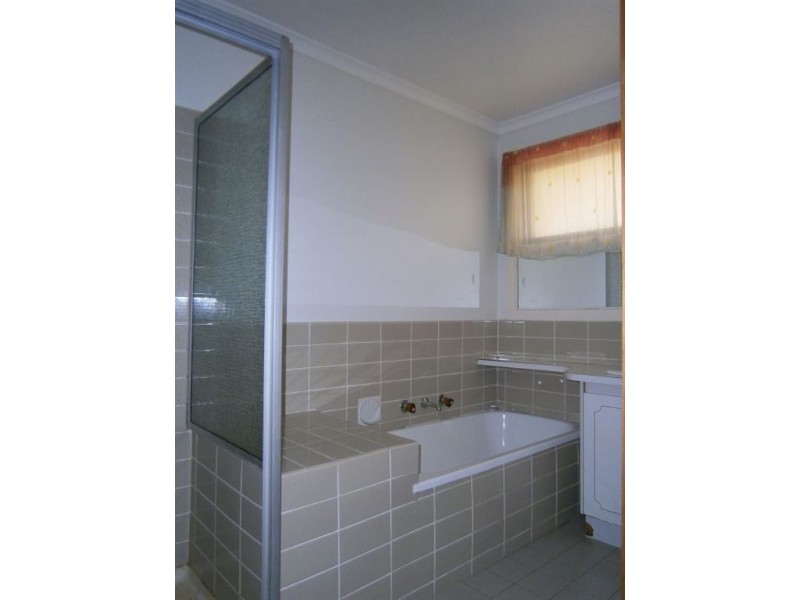 8 Shield Court, Glen Waverley VIC 3150